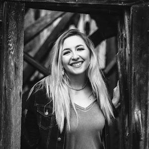 Meet your Posher, Eva